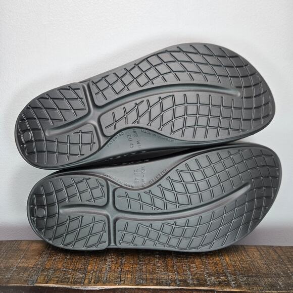 Oofos Ooahh Mens Size 12 Recovery Slip-On Comfort Flip Flops Sandals Black - Picture 9 of 11